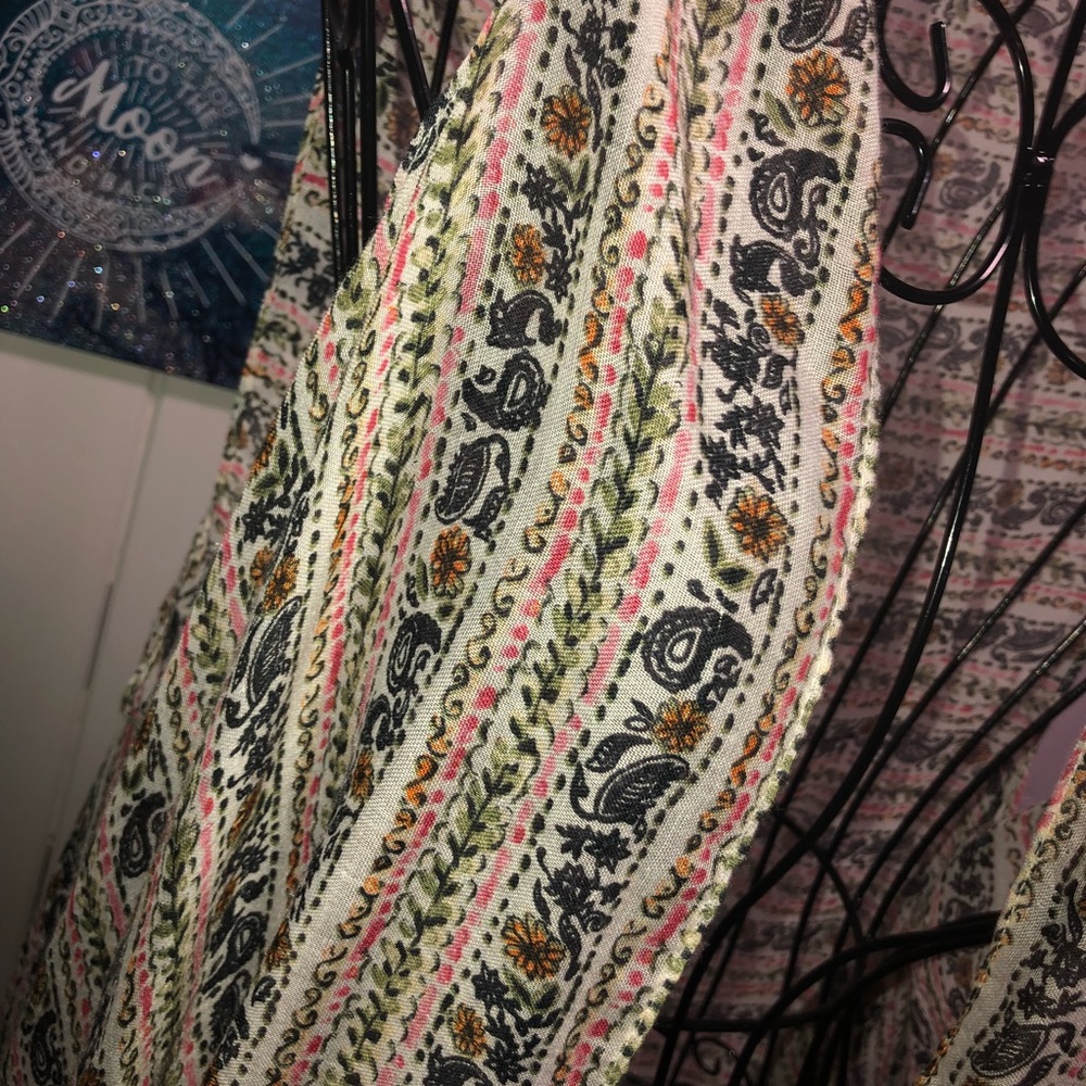 Shawl - Picture 2 of 4